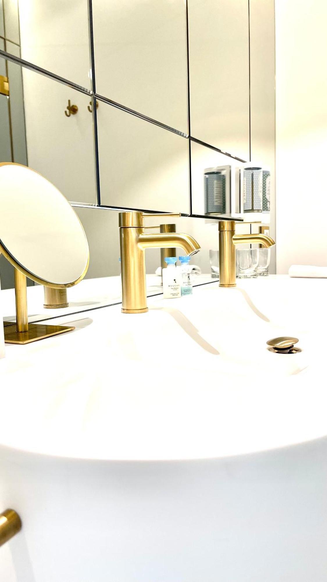 Luxury Suites & Apartments Mondrian Market Square II Varşova Oda fotoğraf