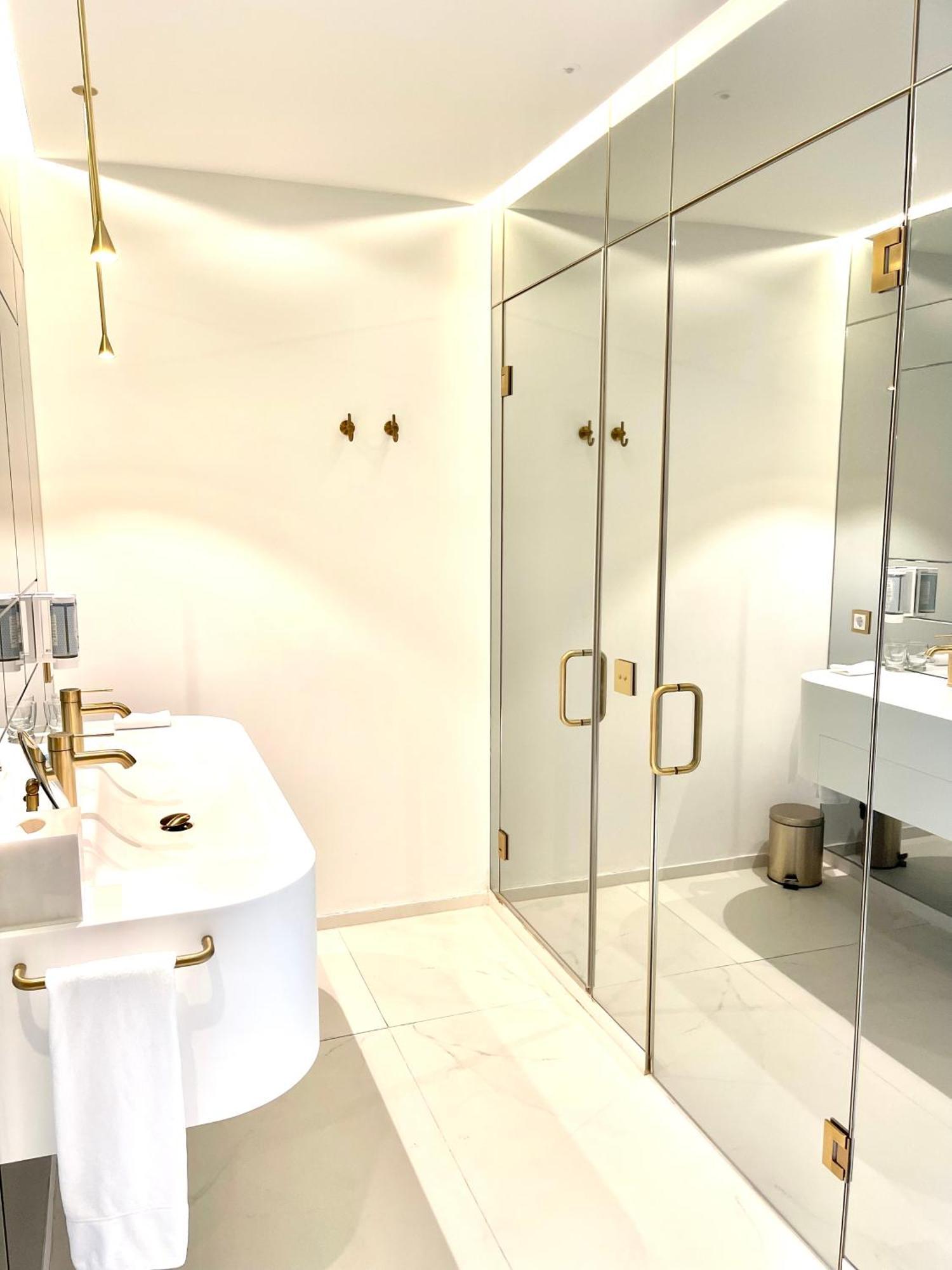 Luxury Suites & Apartments Mondrian Market Square II Varşova Oda fotoğraf